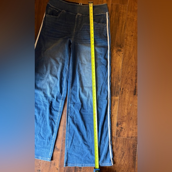 HALARA Flex High Waisted Stripe Wide Leg Jean with Pockets
 X—LARGE TALL - Picture 4 of 8